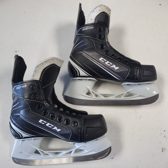 Used CCM Tacks 9040 Hockey Skates - Size: Youth 13
