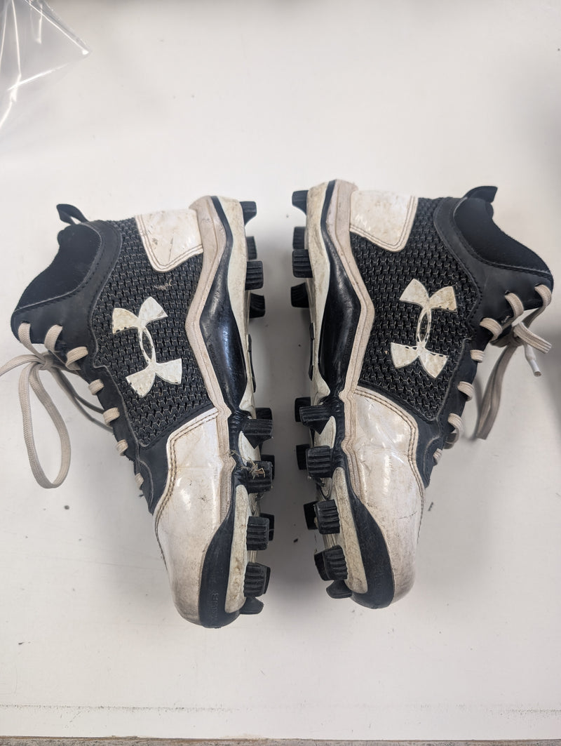 Load image into Gallery viewer, Used Under Armour Size 3Y Baseball Cleats
