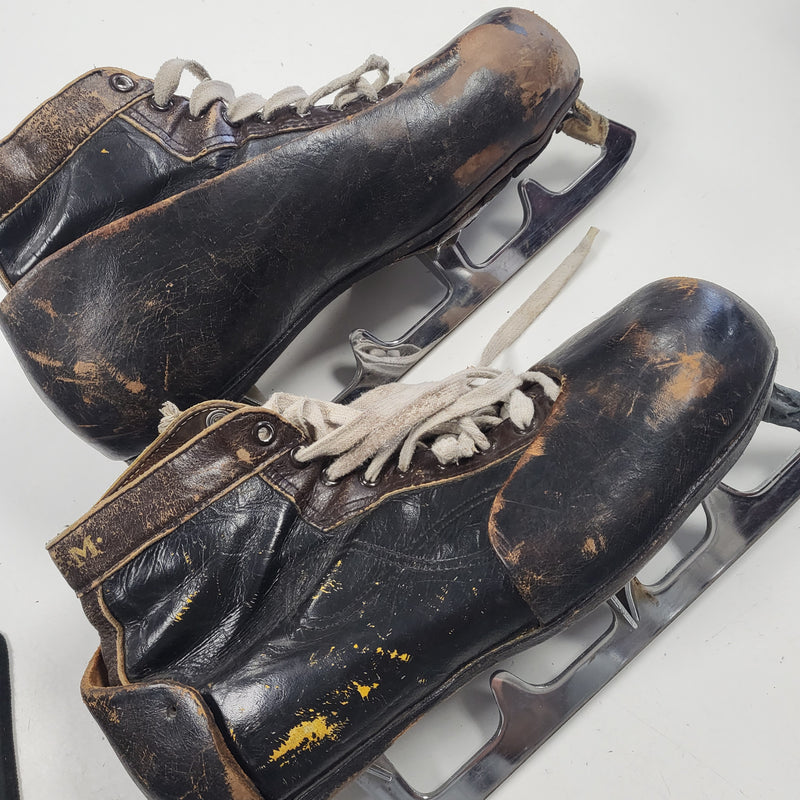 Load image into Gallery viewer, Vintage CCM Tackaberry Prolite Goalie Skates Sr 8 1/2
