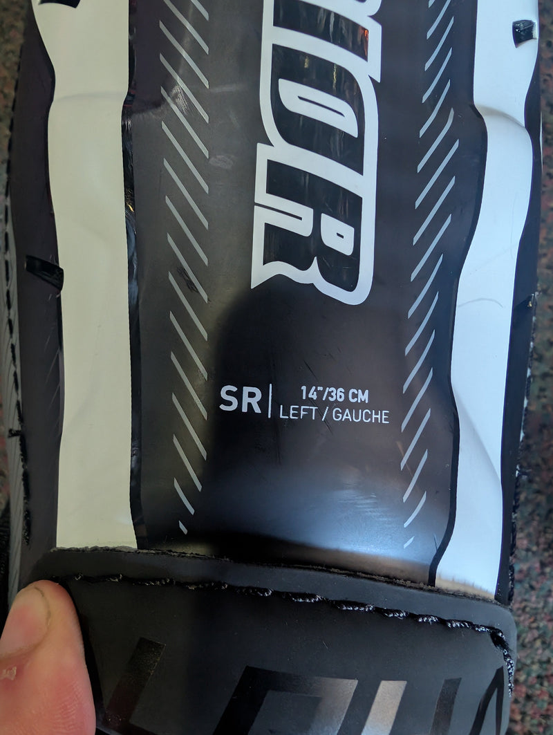 Load image into Gallery viewer, Barely Used Warrior Alpha LX20 Sr. Hockey Shin Guards
