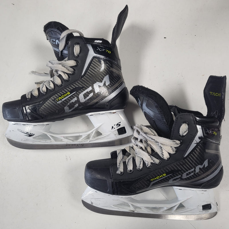 Load image into Gallery viewer, Used CCM Tacks XF70 Hockey Skate - Size 6.5
