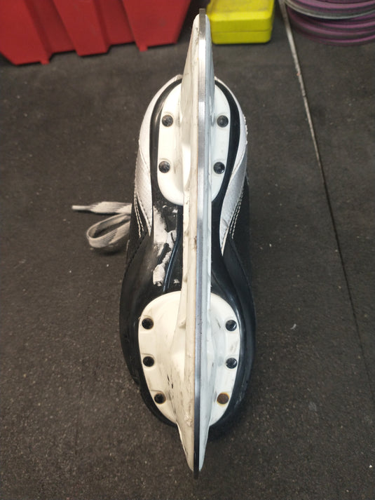 Used Bauer Flex lite 44 Size 2 Hockey Skates