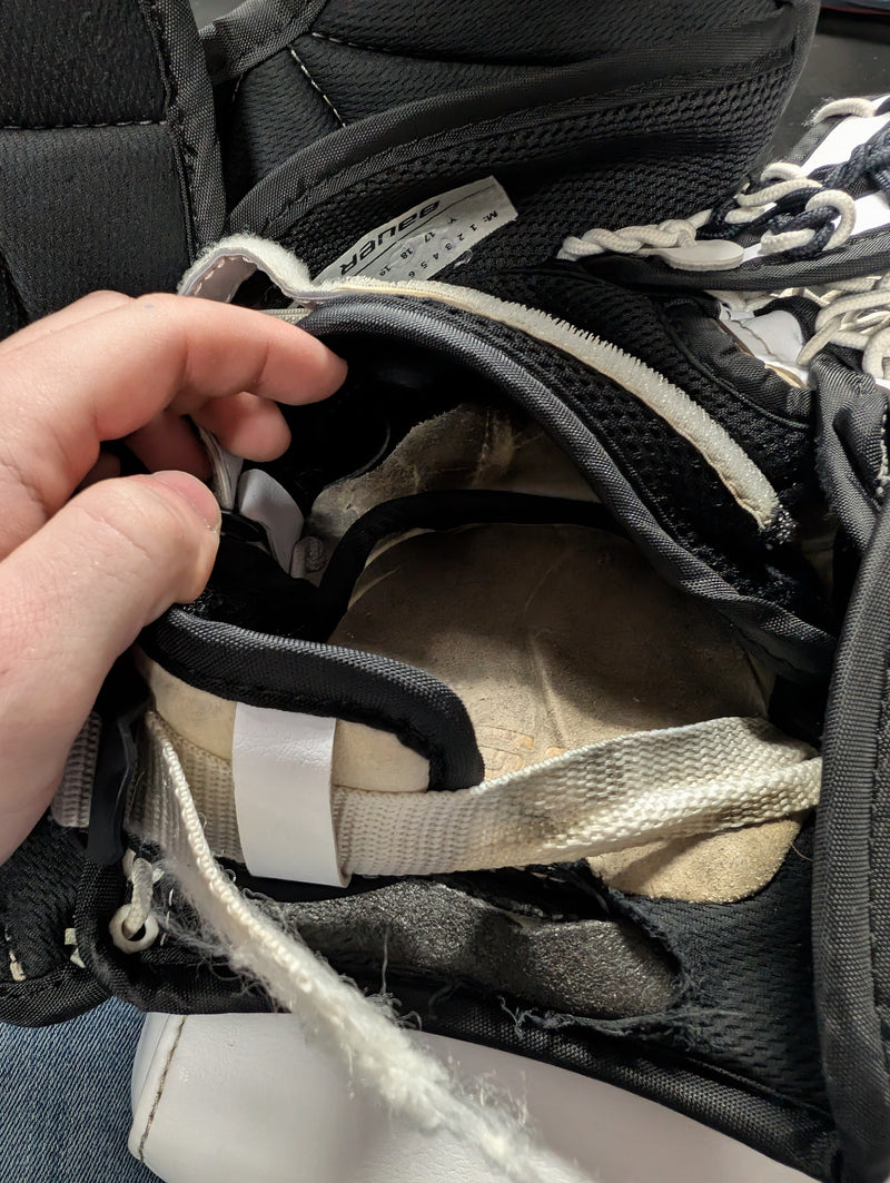 Load image into Gallery viewer, Used Bauer Supreme S29 Senior Goalie Glove

