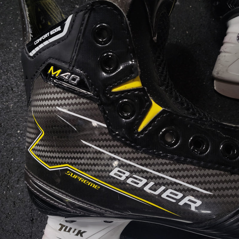 Load image into Gallery viewer, Used Bauer Supreme M40 Hockey Skates Size 2.5
