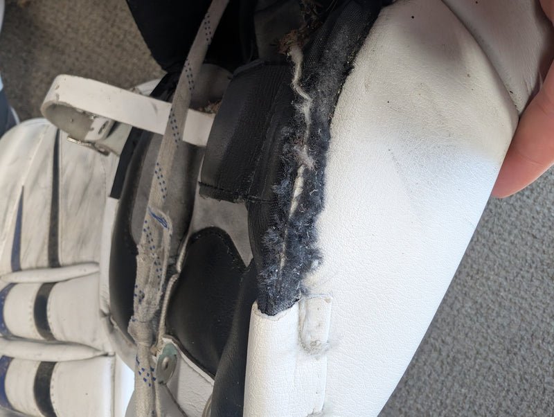 Load image into Gallery viewer, Used Vaughn Velocity V6 1000I Pro 30+2&quot; INT. Hockey Goalie Pads
