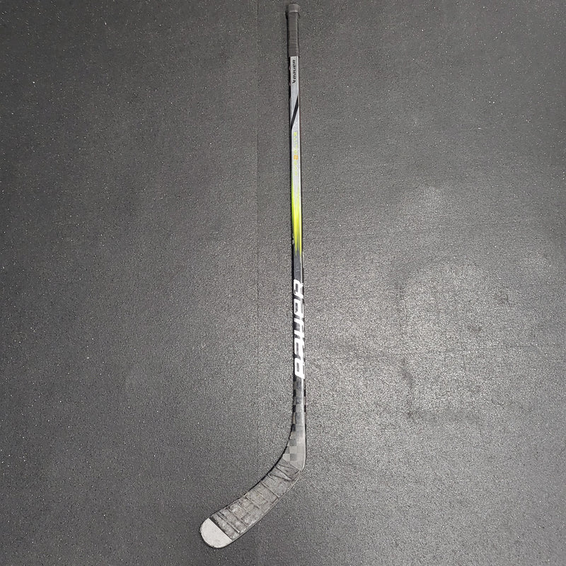 Load image into Gallery viewer, Used Bauer Hyperlite 2 Hockey Stick (Right Handed) - P92/20 Flex
