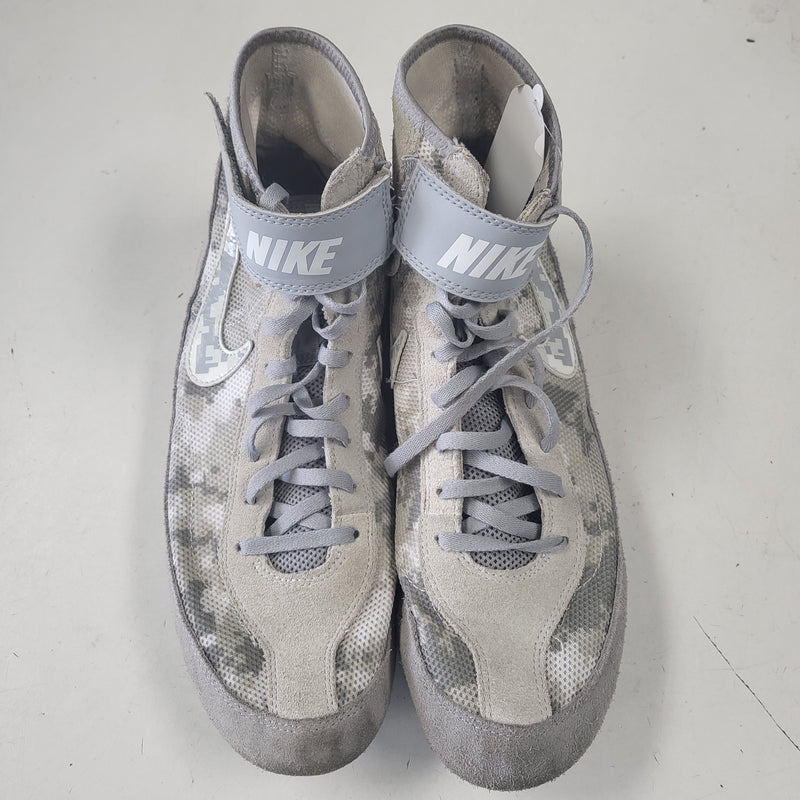 Load image into Gallery viewer, Used Nike Wrestling Shoes
