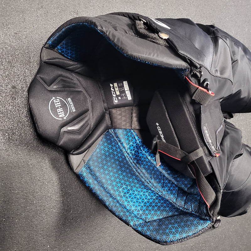 Load image into Gallery viewer, Slightly Used CCM Jetspeed Wth Air Tec Ventilation SR L/G Hockey Pants
