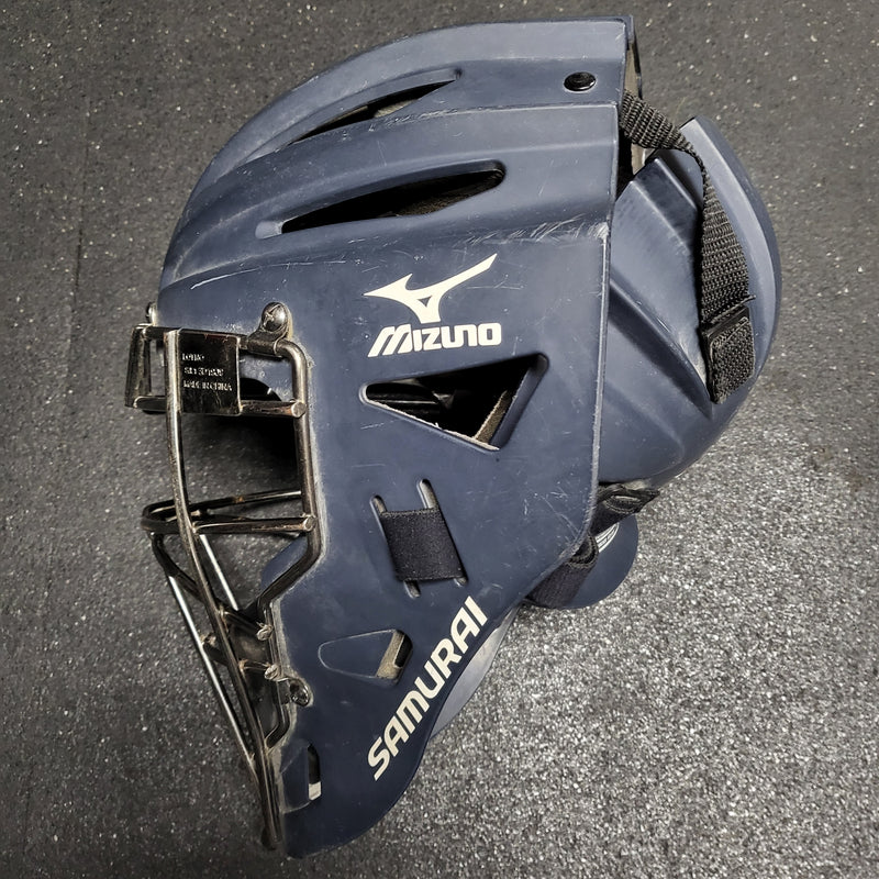 Load image into Gallery viewer, Used Mizuno Samurai MSCH200 Catcher's Helmet - Size: 7"-7 5/8"
