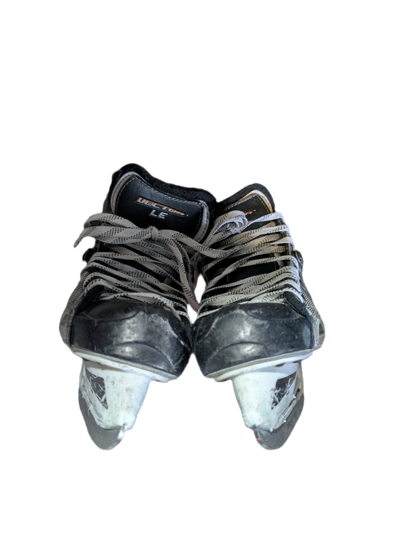 Load image into Gallery viewer, Used CCM Vector LE Size 3.5D Junior Hockey Skates
