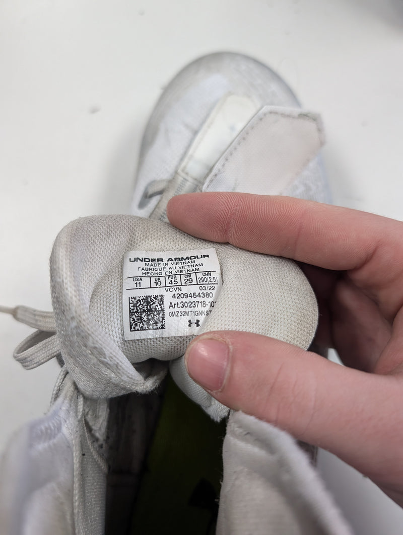 Load image into Gallery viewer, Used Under Armour Football Cleats
