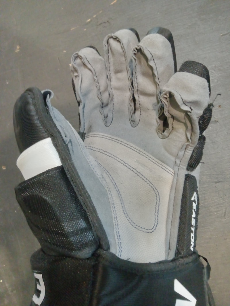 Load image into Gallery viewer, Used Easton Pro10 Sr. Hockey Gloves
