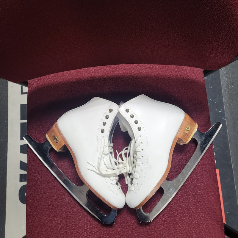 Load image into Gallery viewer, Used Riedell Diamonds Size 4.5 Figure Skates
