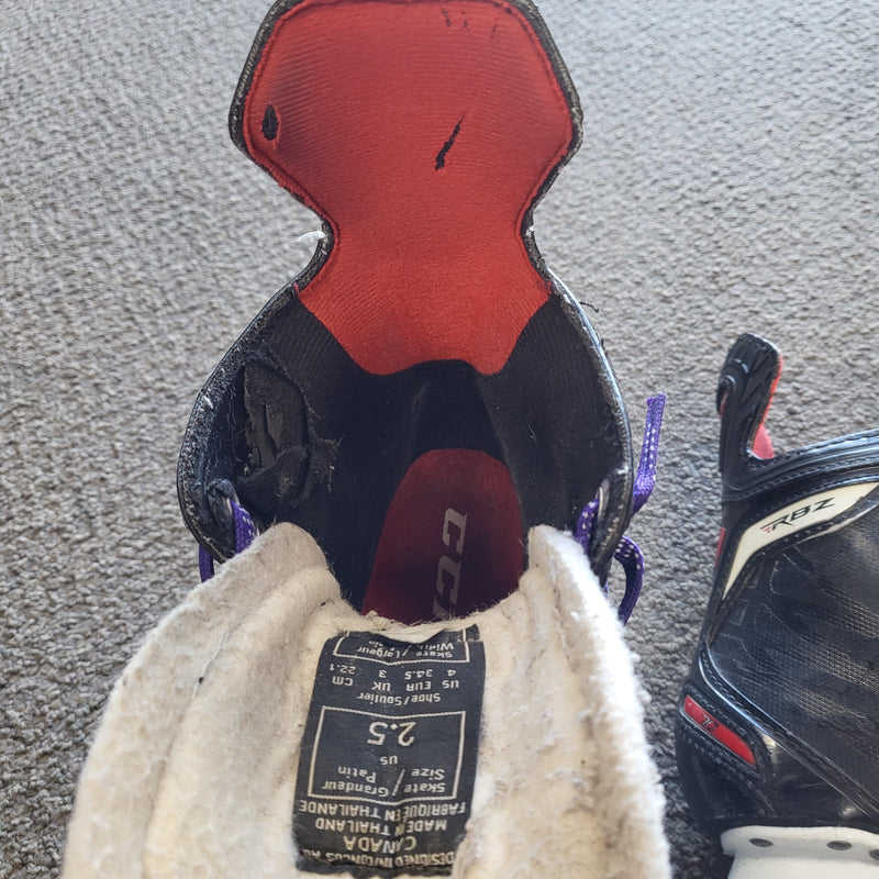 Load image into Gallery viewer, Used CCM RBZ 70 Hockey Skates Size 2.5
