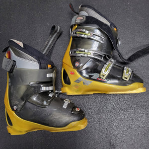 Used Nordica W10 Unisex Ski Boots - Size: 28-28.5 Mondo