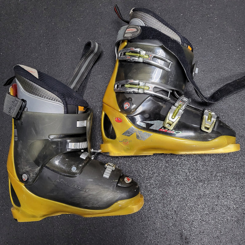 Load image into Gallery viewer, Used Nordica W10 Unisex Ski Boots - Size: 28-28.5 Mondo
