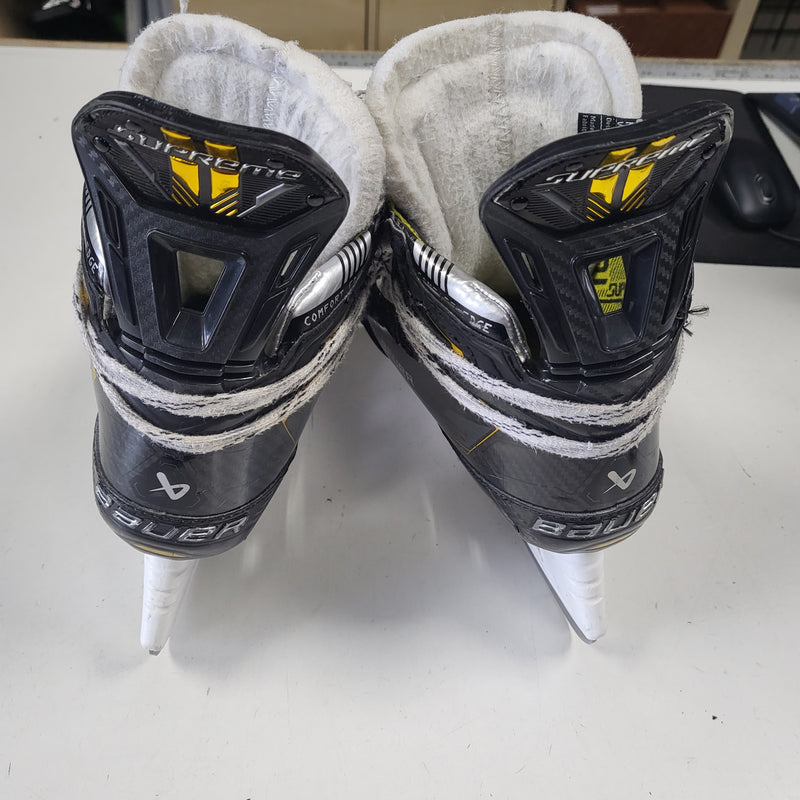 Load image into Gallery viewer, Used Bauer Supreme M5 Pro Hockey Skates Jr. Size 4.5 fit 2
