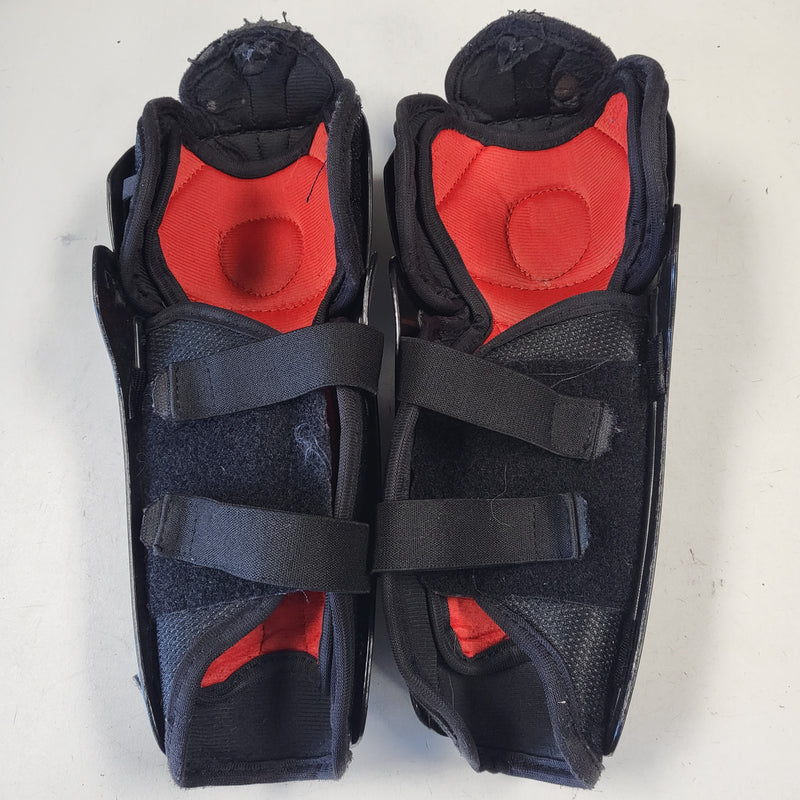 Load image into Gallery viewer, Used CCM Jetspeed FT1 Shin Guards - Size: 10"
