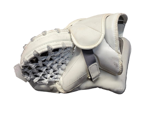 Used Warrior R/G7 Right Handed Goalie Glove Junior Size