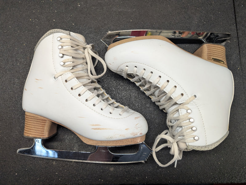 Load image into Gallery viewer, Used Jackson Elle 2130 Size 4.5W Figure Skates
