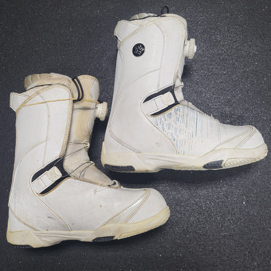 Used Flow Lotus Women's Snowboard Boots - Size: 8.5