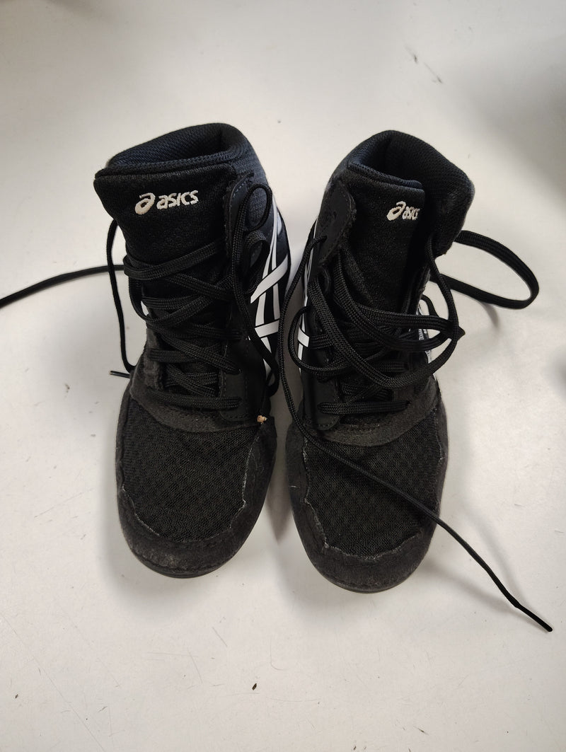 Load image into Gallery viewer, Used Asics Snapdown Wrestling Shoes Size 1.5
