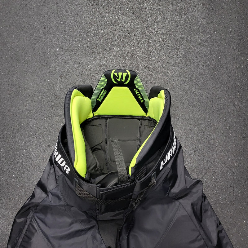 Load image into Gallery viewer, Slightly Used Warrior Alpha SR X-Large/ T-Grand Hockey Pants
