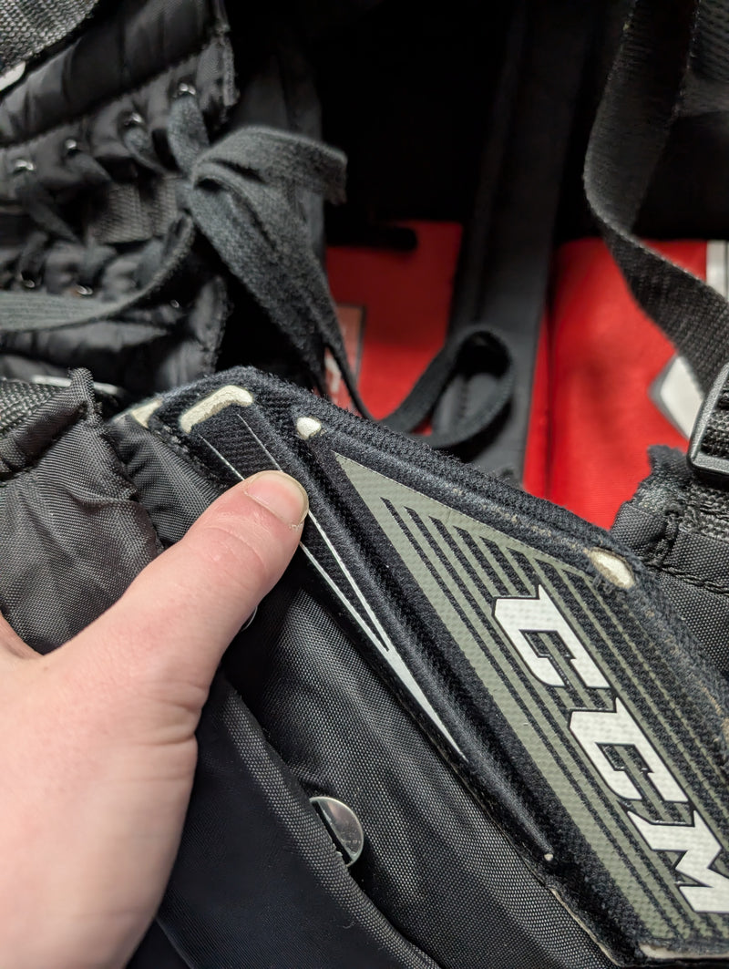 Load image into Gallery viewer, Used CCM E2.9 Int. Small Hockey Goalie Pants
