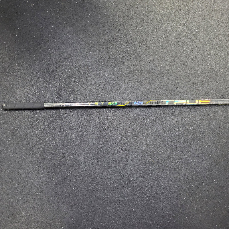 Load image into Gallery viewer, Used True Catalyst 9x3 Hockey Stick Left Handed 30 Flex T28 Curve
