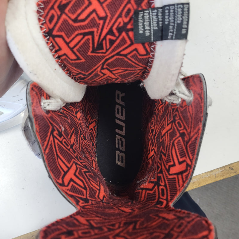 Load image into Gallery viewer, Used Bauer Vapor Select Ice Hockey Skates Size 3.5
