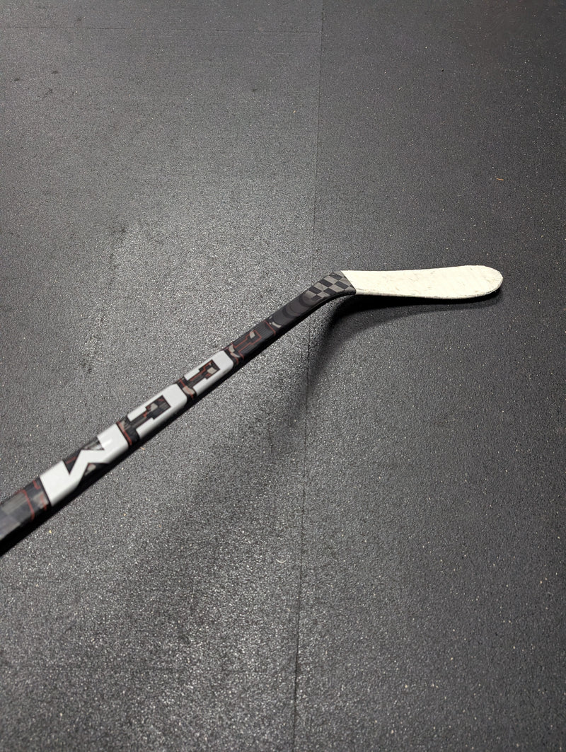 Load image into Gallery viewer, Used CCM Jetspeed FT5 P28 70 Flex RH Hockey Stick
