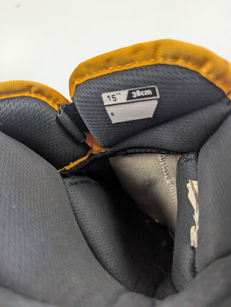 Load image into Gallery viewer, Used Bauer Pro-Stock Pro Series Four Roll Senior 15&quot; Hockey Gloves
