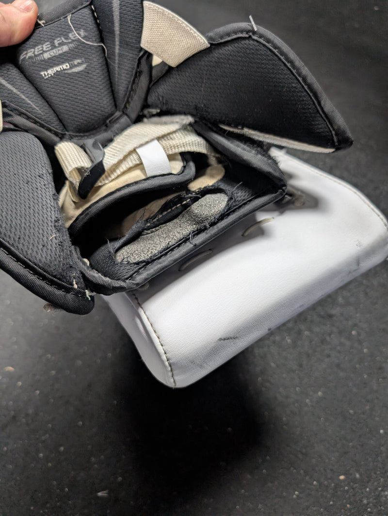 Load image into Gallery viewer, Used Bauer Supreme S29 Senior Goalie Glove
