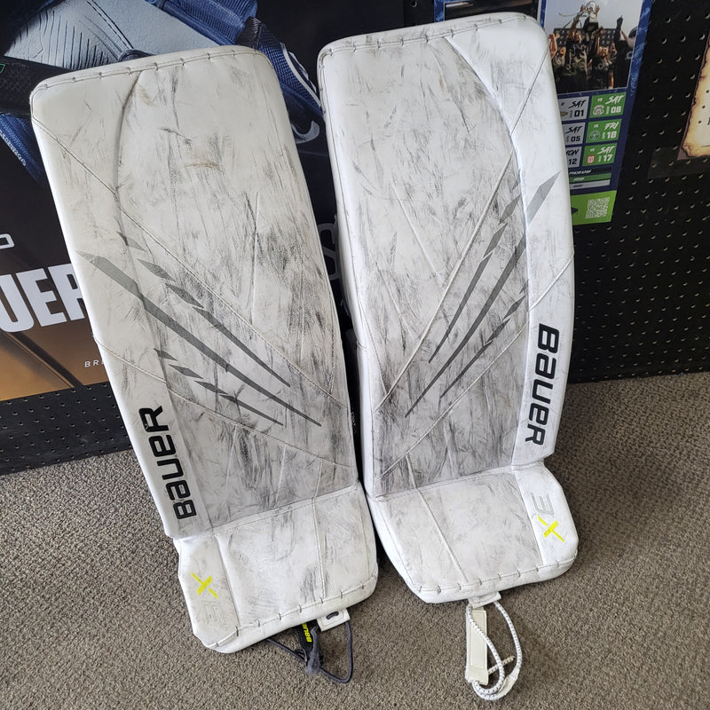 Load image into Gallery viewer, Used Bauer Vapor 3X Senior Small Hockey Goalie Pads

