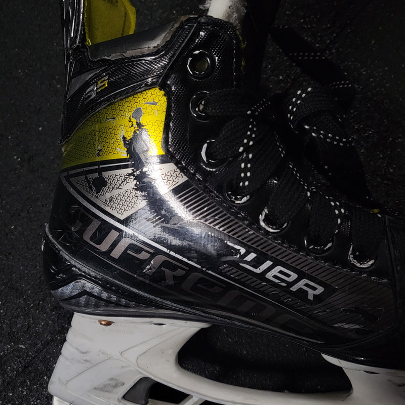 Load image into Gallery viewer, Used Bauer Supreme Black/Gold Hockey Skates Size 4.5

