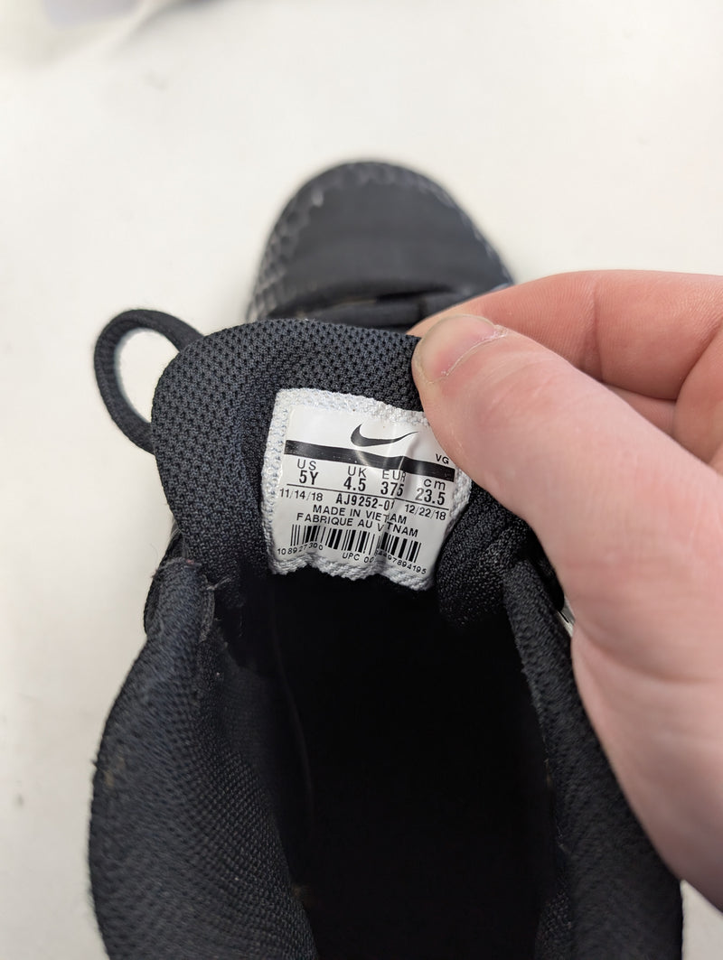 Load image into Gallery viewer, Used Nike Trout 856 Soccer Cleats
