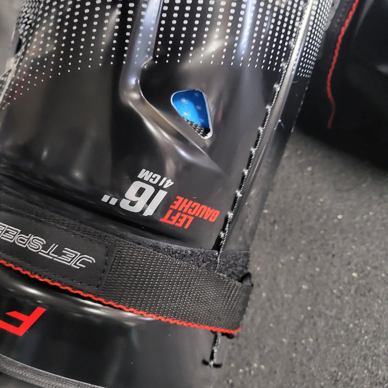 Load image into Gallery viewer, Slightly Used CCM Jetspeed FT8 Shin Guards 16"
