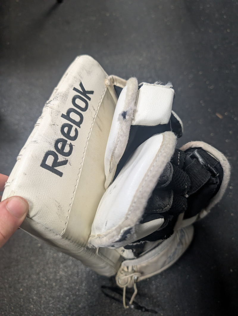 Load image into Gallery viewer, Used Reebok XT 28 INT Goalie Blocker
