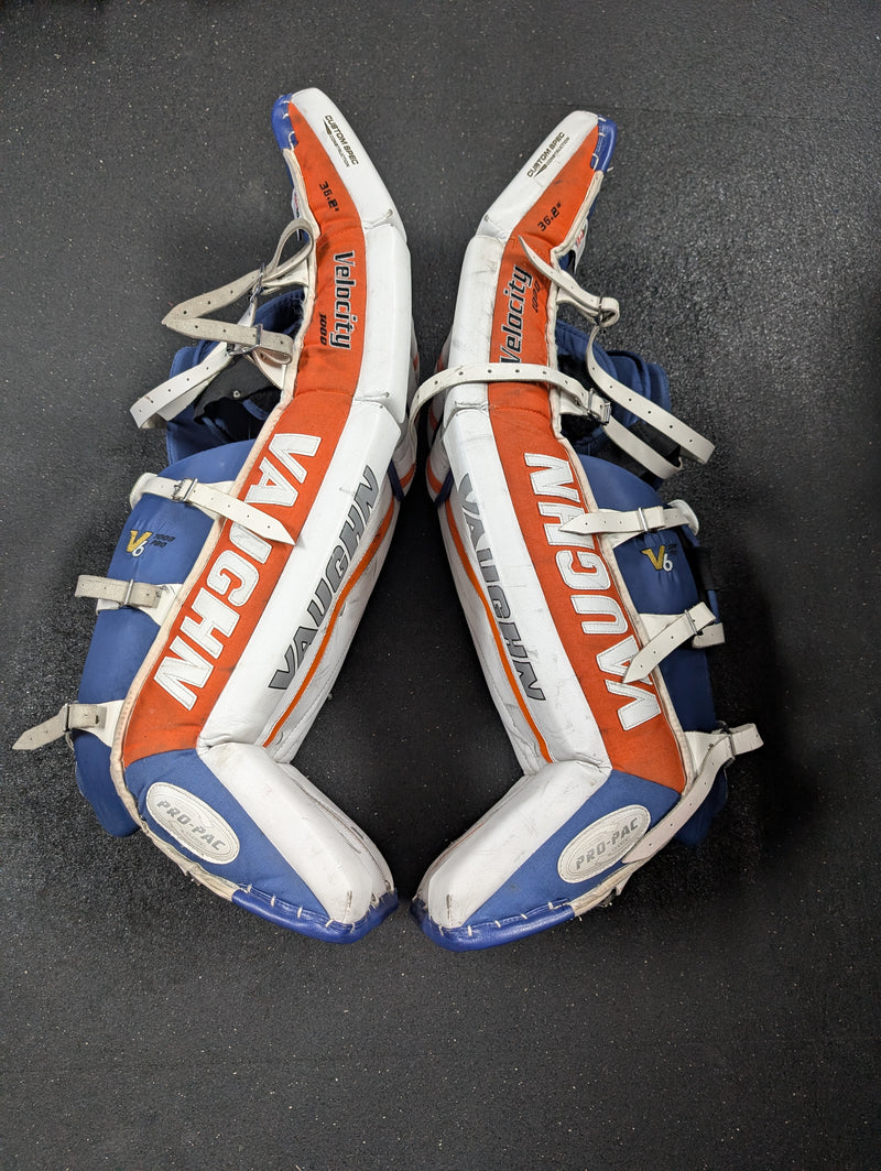 Load image into Gallery viewer, Used Vaughn Velocity V6 1000 36+2&quot; Goalie Pads
