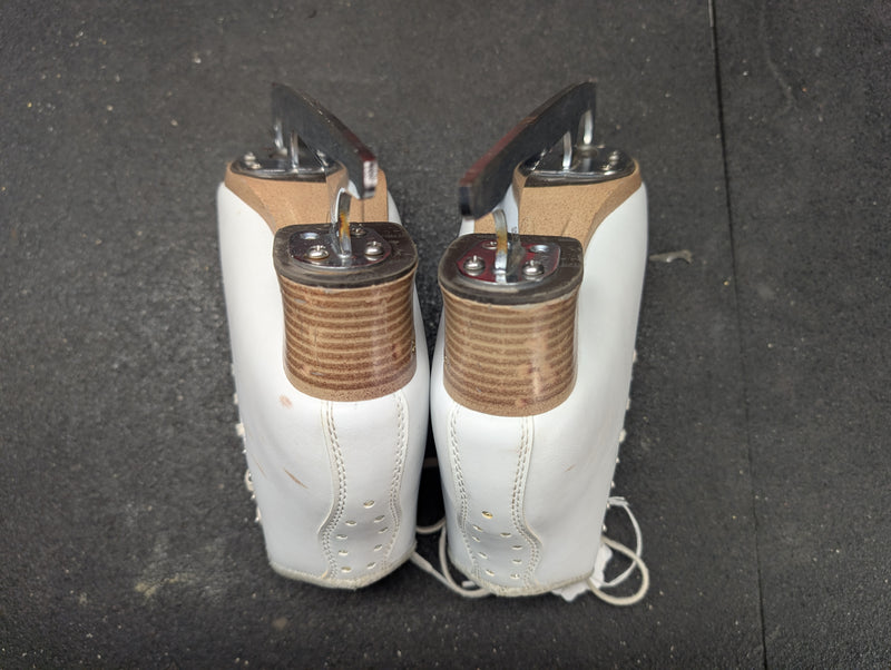 Load image into Gallery viewer, Used Jackson Elle 2130 Size 4.5W Figure Skates
