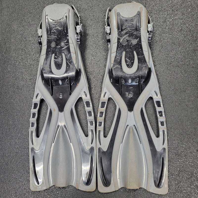 Load image into Gallery viewer, Used U.S. Divers Snorkeling Fins - Size: L-XL (9-13)

