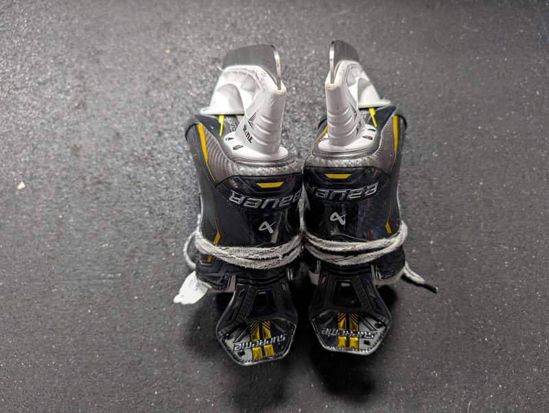 Load image into Gallery viewer, Used Bauer Supreme M5 Pro Hockey Skates Jr. Size 4.5 fit 2
