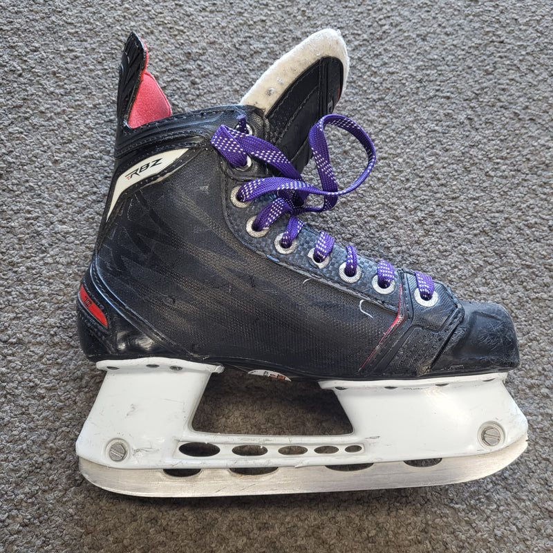 Load image into Gallery viewer, Used CCM RBZ 70 Hockey Skates Size 2.5
