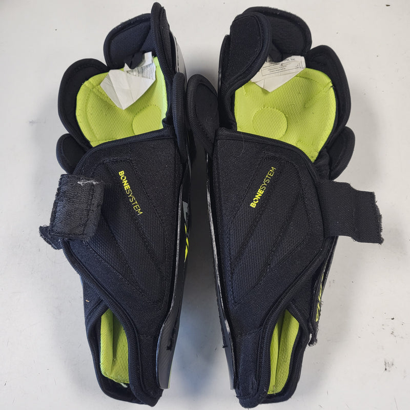 Load image into Gallery viewer, Used Warrior Alpha LX 30 Shin Guards - Size: 11"
