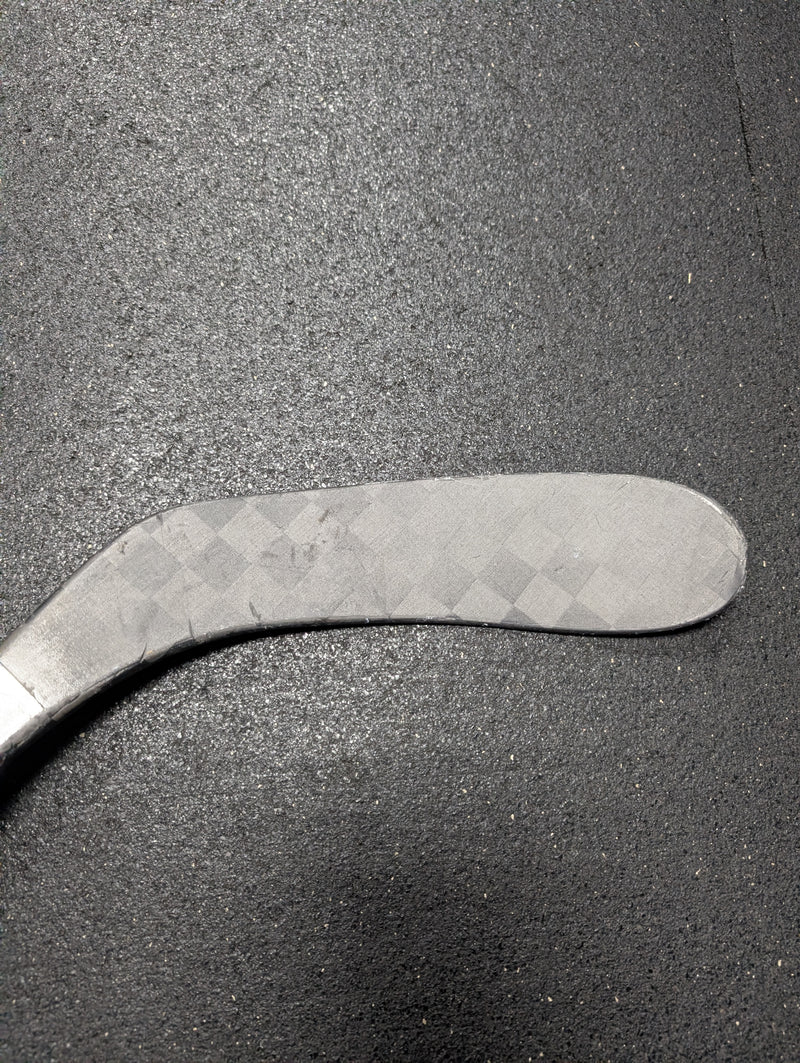 Load image into Gallery viewer, Used Bauer Nexus Tracer 50 Flex P28 RH Hockey Stick
