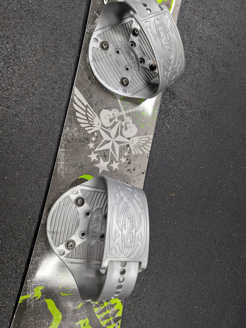 Load image into Gallery viewer, Used Freeride ESP 110 Snowboard W/Bindings
