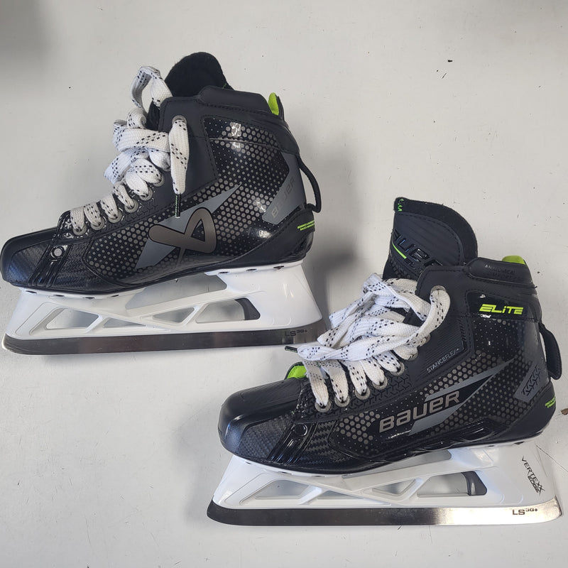 Load image into Gallery viewer, Used Bauer Elite Goalie Skates - Size: 6.5 Fit 3
