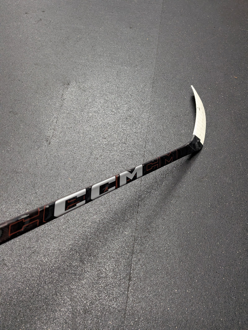 Load image into Gallery viewer, Used CCM Jetspeed FT5 P28 70 Flex RH Hockey Stick
