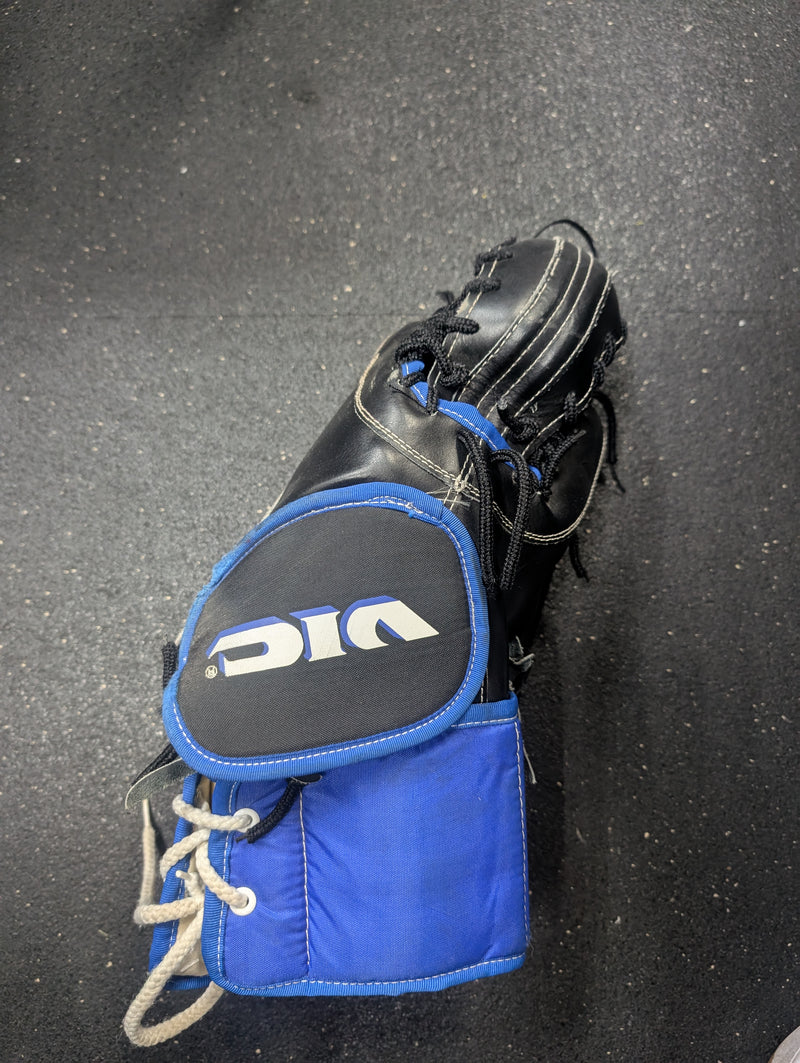 Load image into Gallery viewer, Used Regular VIC Pro GM 506 Goalie Glove
