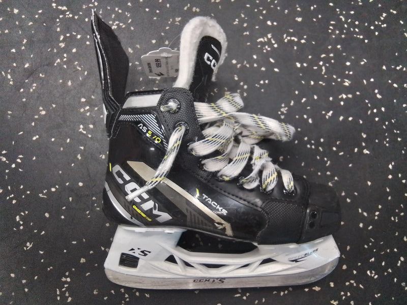 Load image into Gallery viewer, Used CCM Tacks AS570 Skates Junior Size 1.5
